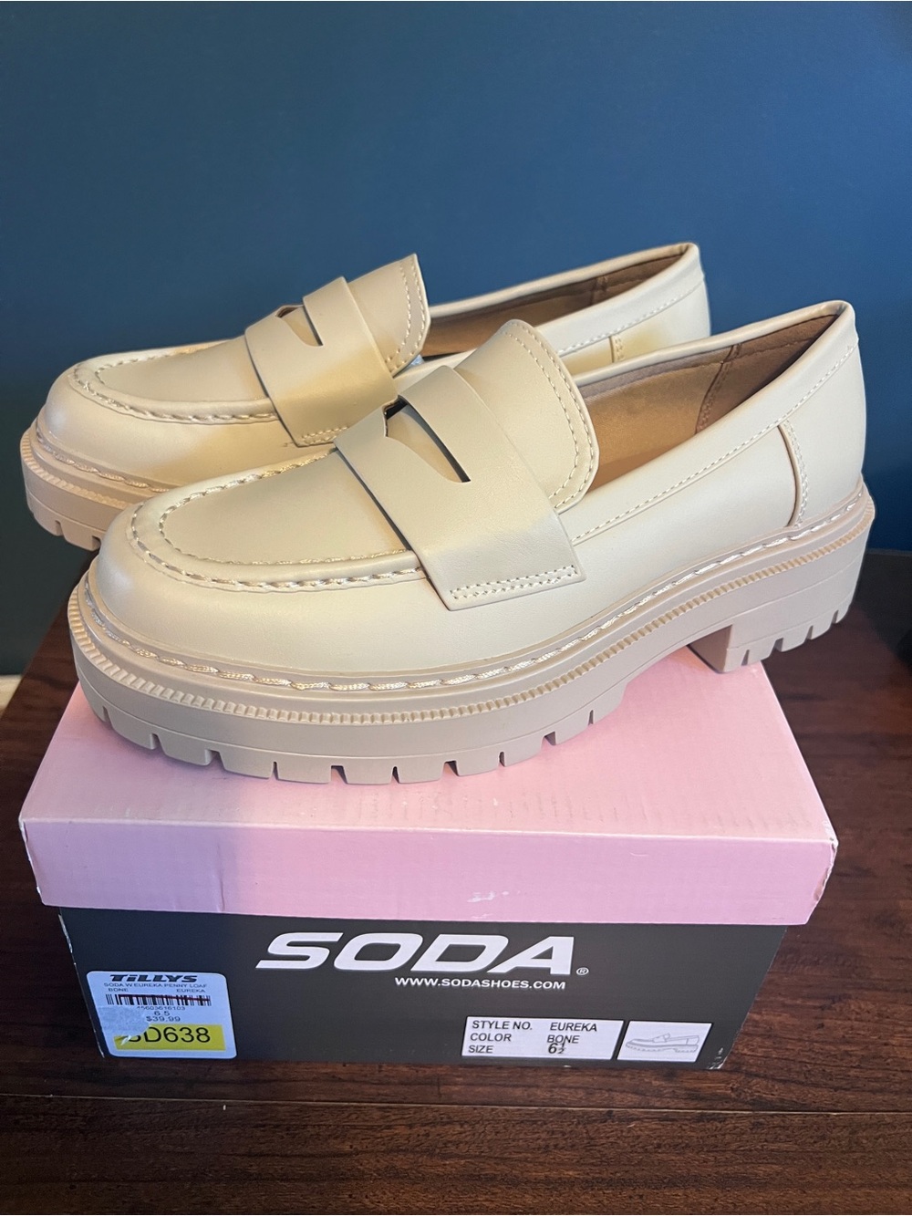 Women’s Soda Platform Penny Loafers NEW
